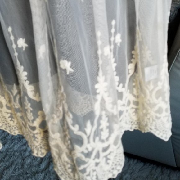 Soieblu Patterned Lace Top - Picture 11 of 16